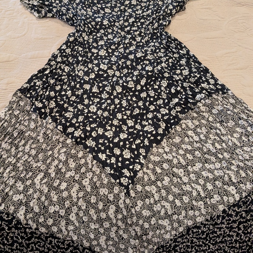 Chic Black and White Floral Midi Dress